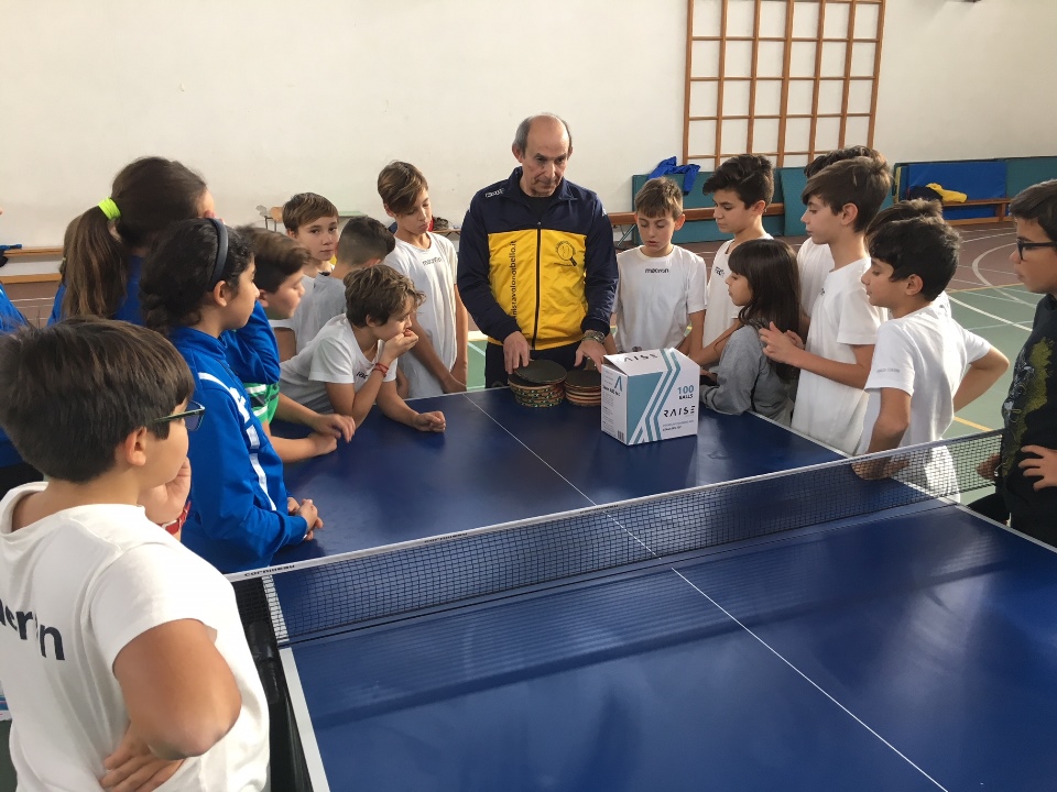 Il tecnico Franco Esposito spiega  le regole del Tennistavolo