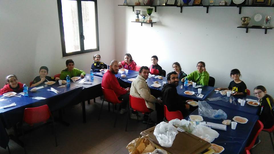 Pausa pranzo durante lo stage natalizio (Foto Pier Luigi Loi)