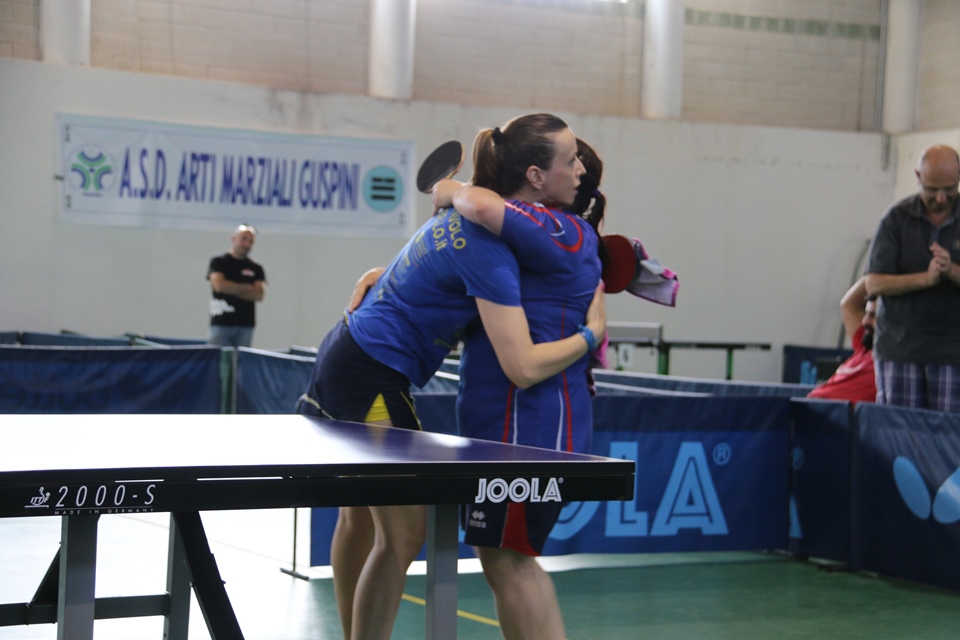 L'abbraccio dopo la finale tra Di Meo e Deligia (Foto Gianluca Piu)