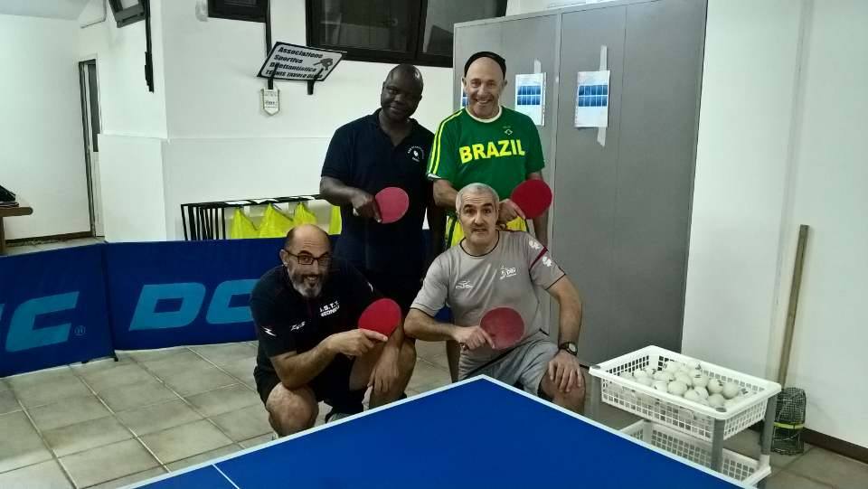 Il nigeriano Kayode con Antonio Rossi, Stefano Corda e Pierpaolo Melis