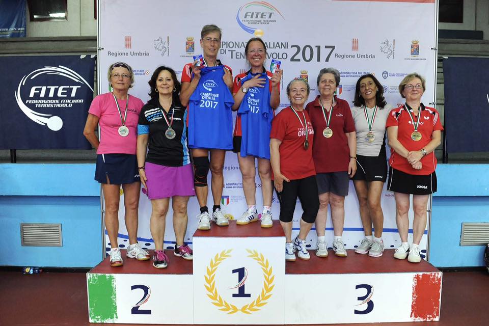 Il podio del doppio femminile 60 - 65 (Foto Fitet)